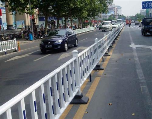 市政路线护栏几多钱一米